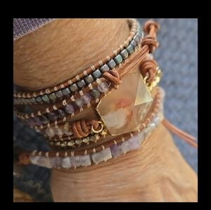 Elegant Beaded Necklace with Hexagonal Pendant.nwot